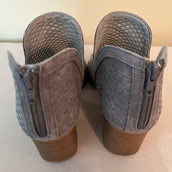 Gray open toed booties - Picture 3 of 7